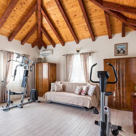 Luxurious Villa In Selca With Pool 外观 照片