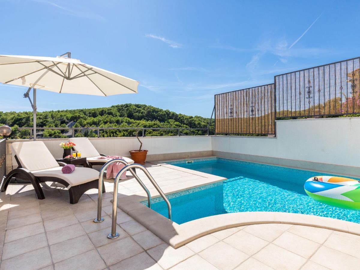 Luxurious Villa In Selca With Pool 外观 照片